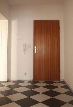 Flur mit Haustüre - 