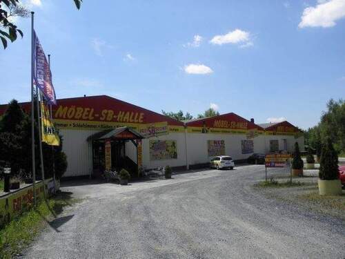 Bild 1 - Großzügige Verkaufshallenfläche