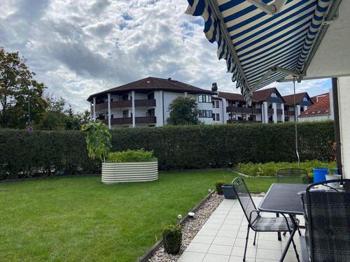 Terrasse Blick auf Garten - 5 Zimmer Reihenendhaus in Ichenhausen
