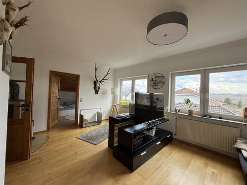 Wohnzimmer - 4 Zimmer Etagenwohnung in Welschneudorf