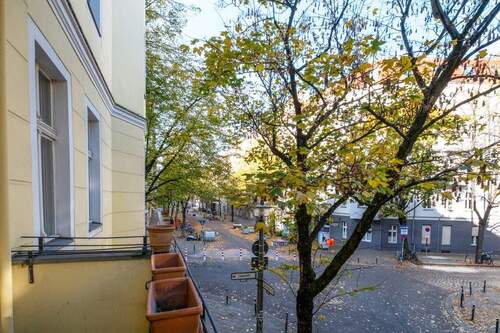 Blick vom Balkon in die Straße - 