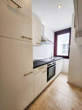 Küche - 9 Zimmer Mehrfamilienhaus, Wohnhaus in Stuttgart