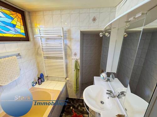 Badezimmer - Einfamilienhaus mit 320,00 m&sup2; in Bad Brambach zum Kaufen