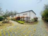 Außenansicht gartenseitig - Freistehendes Wohnhaus mit Traumgrundstück