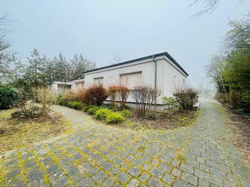 Außenansicht gartenseitig - Freistehendes Wohnhaus mit Traumgrundstück