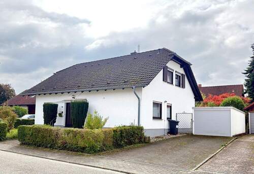 Wohnzimmer mit Südterrasse - 5 Zimmer Einfamilienhaus zum Kaufen in Bad Bergzabern