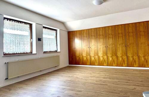 sehr großes Zimmer+Stauraum DG - 
