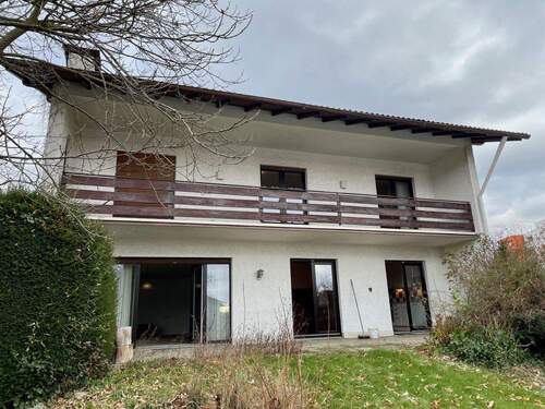 Hinteransicht - PROVISIONSFREI: 8 Zimmer-Raumwunder auf 651 m² Süd-Grundstück in Top-Lage in Seulberg!