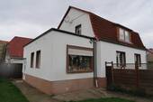 Hausansicht.JPG - Einfamilienhaus in grüner Randlage – ein Gegenpol zum Trubel der Stadt