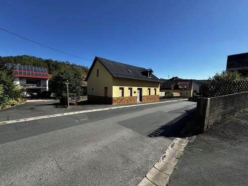 Bild 1 - Komplett entkerntes Einfamilienhaus
