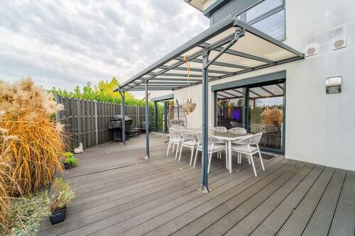Überdachte, großzügige Terrasse - 