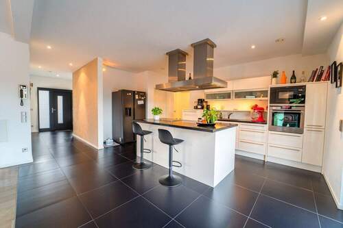 Hochwertige Schmidt- Küche mit Granit, zum offenen Ess-/Wohnzimmer - 7 Zimmer Mehrfamilienhaus, Wohnhaus in Saarlouis / Picard