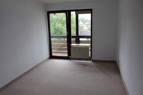 Schlafzimmer (vor Einzug der Mieterin) - 2 Zimmer Etagenwohnung in Dießen am Ammersee