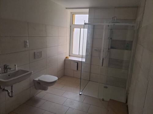 Bad - Komplett renovierte und vermietete 2-Raumwohnung in Gera-Zwötzen!