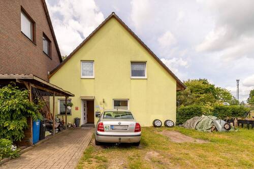 Außenansicht + Kfz-Stellplätze - 
