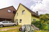 Außenansicht + Kfz-Stellplätze - Haus Kauf Meinersen. Haus In Meinersen Kaufen. Einfamilienhaus In Meinersen. Hauskauf Meinersen.