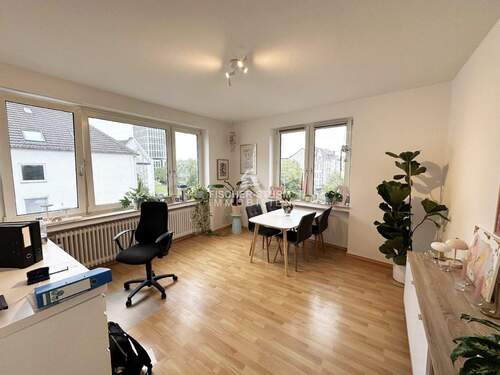 ein Wohnzimmer - Mehrfamilienhaus, Wohnhaus in Düsseldorf zum Kaufen