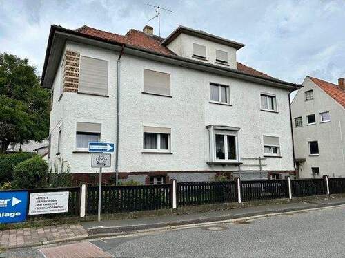 Außenansicht Fassade - Letzte Chance! Sanierungsbedürftiges Dreifamilienhaus mit viel Potenzial - stark reduziert!!