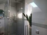 Bad mit Dusche - 