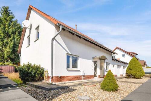 Vorgarten - 5 Zimmer Einfamilienhaus in Ostrau