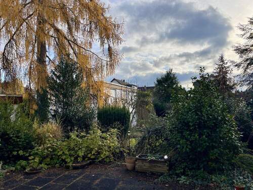Blick in den Garten - Einfamilienhaus zum Kaufen in Sulzbach