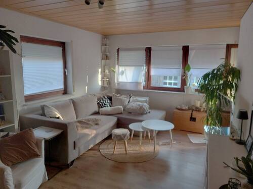 Wohnzimmer mit Südausrichtung zur Pegnitz hin - 2 Zimmer Etagenwohnung zur Miete in Nürnberg