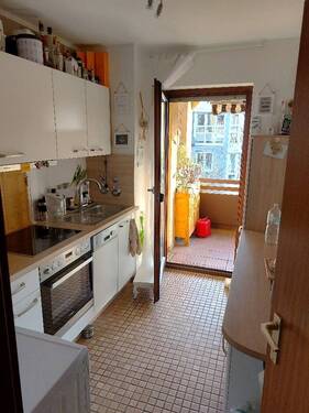 Küche mit Balkonzugang - Etagenwohnung mit 70,00 m&sup2; in Nürnberg zur Miete