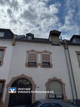 Straßenansicht - Wohnhaus mit Garten in Moselnähe