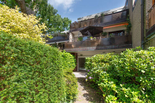 Gepflegter Garten und die Hausrückseite - 