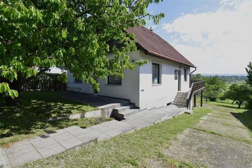 _DSC0343 - Haus mit Weinkeller, Obst und Weingarten.