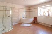 Badezimmer 1.OG - Einfamilienhaus in Jeckenbach zum Kaufen