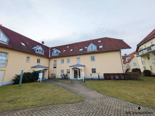 Vorgarten & Gebäude (Vorderansicht) - 