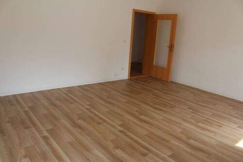 Wohnzimmer - 2 Zimmer Etagenwohnung zur Miete in Chemnitz