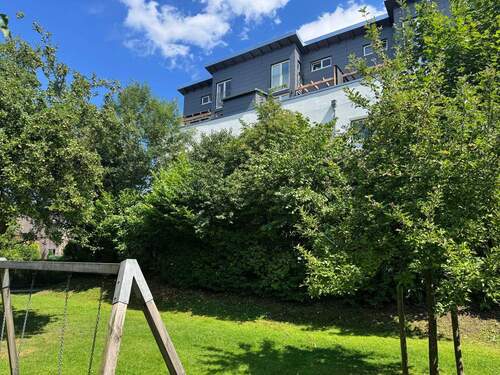 Rückansicht2.jpeg - 3-Zimmer-Wohnung inkl. Außenstellplatz mitten im Grünen in energetisch saniertem Haus in Hamburg - Bramfeld
