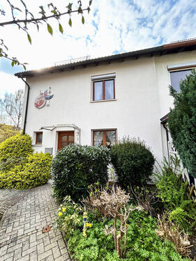 Gepflegter Vorgarten - 4 Zimmer Reihenendhaus zum Kaufen in Bayreuth