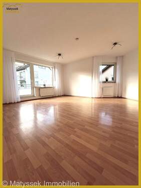Wohn- Esszimmer - Schöne 4,5-Zi.Wohnung,Küche,Bad,Gäste WC,Balkon,Keller, zzgl. Garage und 1 Außenstellplatz in DO - KirchhördeLöttringhausen