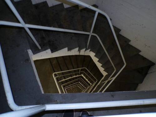 13d inneres Treppenhaus, Zugang großer Nebenraum - 