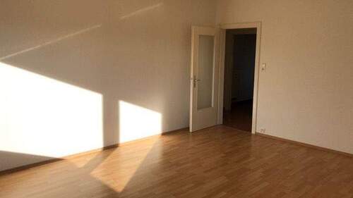 Wohnzimmer Blick zur Zimmertür 2023-01-28-11-26-0 - 
