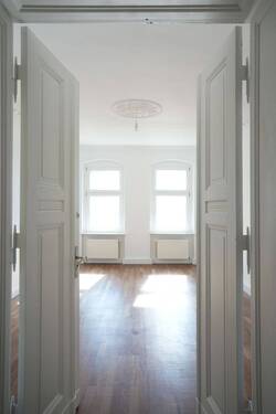 Zimmer 3 mit Flügeltüren - 
