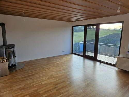 Wohnzimmer_Hauptwohnung.jpg - Etagenwohnung mit 108,00 m² in Weil im Schönbuch zum Kaufen