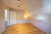 Zimmer im Dachgeschoss - 