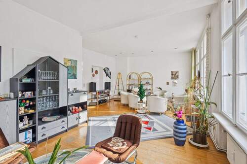 Wohnzimmer - 4 Zimmer Etagenwohnung zum Kaufen in Berlin