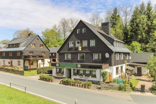 Straßenansicht - MFH mit 3 WE und 1 GE sowie Top-Potenzial zur flexiblen Nutzung in naturnaher Lage