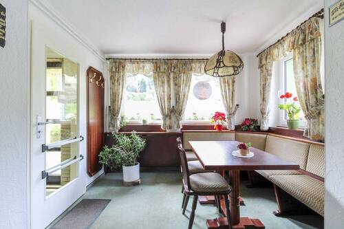 Eingangsbereich Gastraum - 1 Zimmer Mehrfamilienhaus, Wohnhaus in Hermsdorf/Erzgebirge