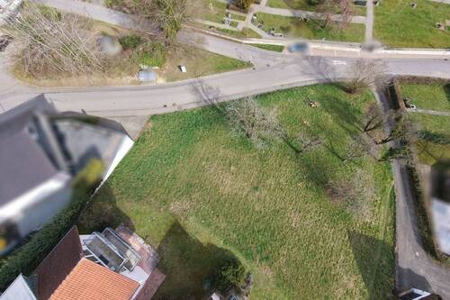 Drohne oben Richtung Straße - 