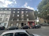 Straßenansicht - Gute gelegene, großzügige Wohnung im 3. OG