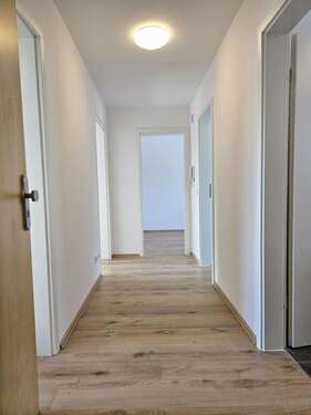 Flur - 3 Zimmer Etagenwohnung zum Kaufen in Waldkraiburg