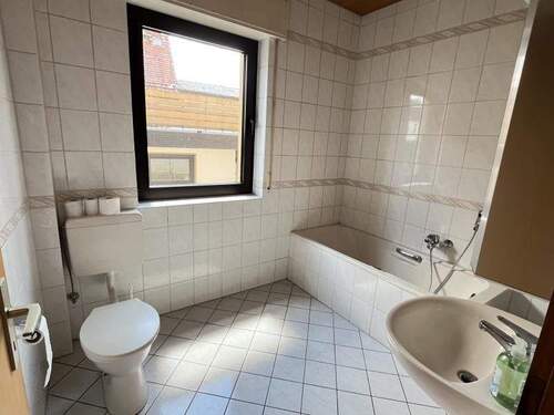 Bad EG - Einfamilienhaus mit 234,00 m² in Karben zum Kaufen