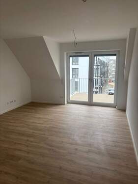 Wohnzimmer - Attraktive 3-Zimmer Neubauwohnung mit Balkon