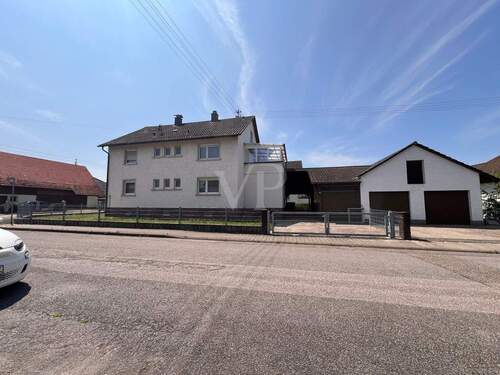 Außenansicht - Mehrfamilienhaus, Wohnhaus mit 160,00 m&sup2; in Baden-Baden / Sandweier zum Kaufen